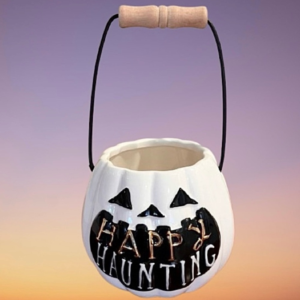 NWT- MudPie "Happy Haunting" Ceramic Pumpkin